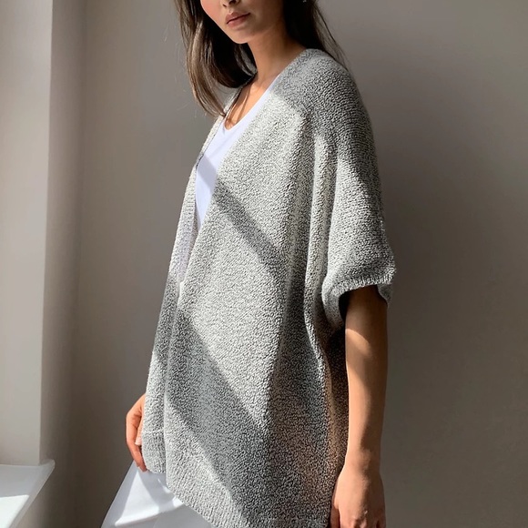 Community Ionic Cape - Picture 3 of 7